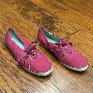 Keds women’s sneakers ( maroon with polka dotted shoelaces)